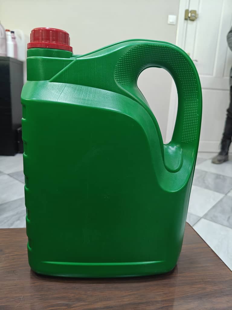 Jerrican 5L ovale transparent et coloré avec bouchon